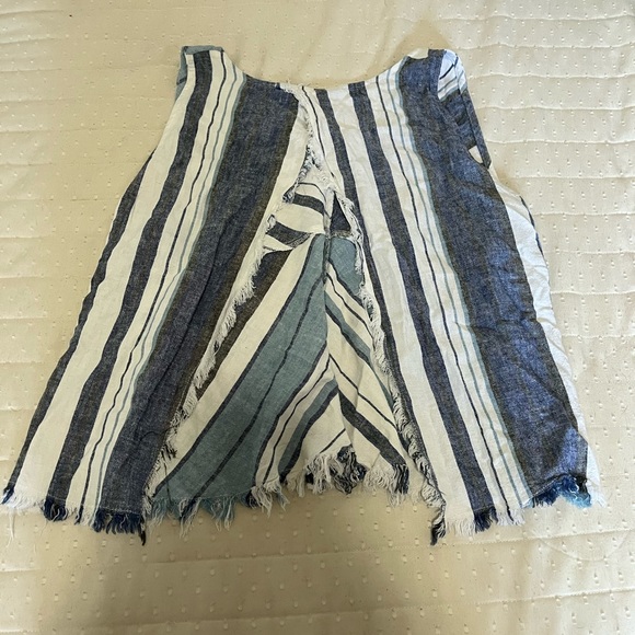 Blue and White Linen Open Back Tank Top NWT Size Medium - Picture 2 of 4